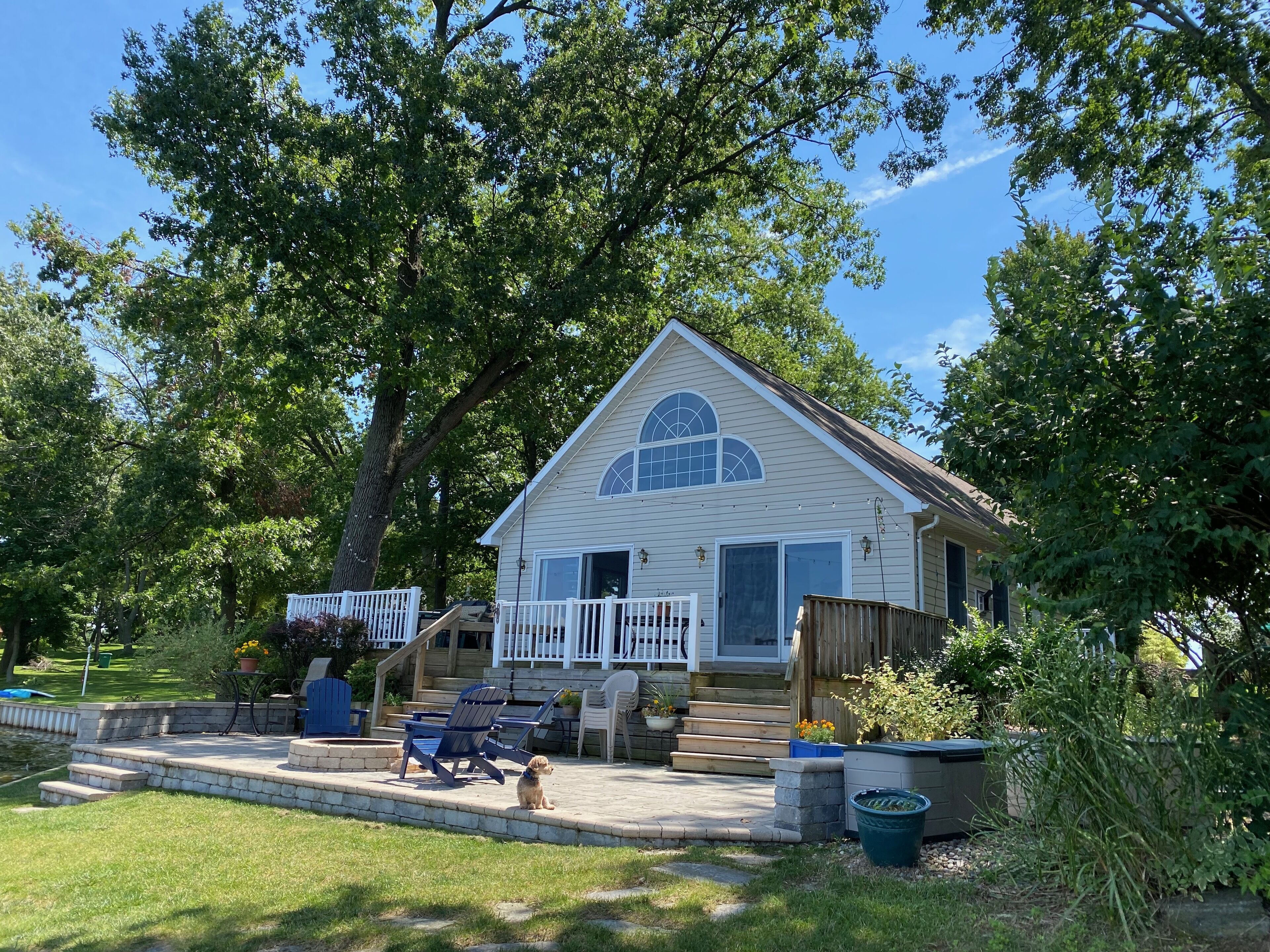 Beautiful Family-Friendly Home On All-Sport Palmer Lake! 3 Bedroom - 3 Bath.