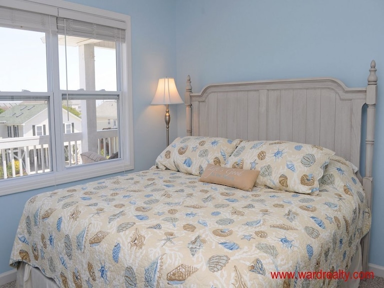 A Coastal Retreat - Charming 4br Home With Great Outdoor Space - Topsail Island, NC