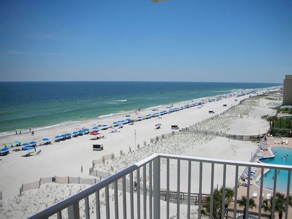 On the beach - Westwind 704 Spectacular Views From This Gulf Front Corner Unit (Gulf Shores)