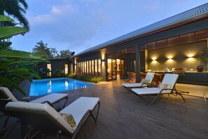 Outdoor pool, a heated pool
