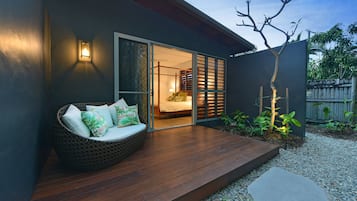 5 chambres, bureau, fer et planche Ă repasser, lit parapluie