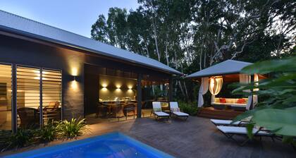 The Bahama House, Luxury by the beach.