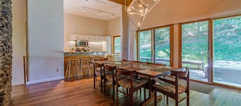 Renovert, komfortabelt, på skyttelbuss, 1 minutt til Stratton, boblebad, badstue, griller