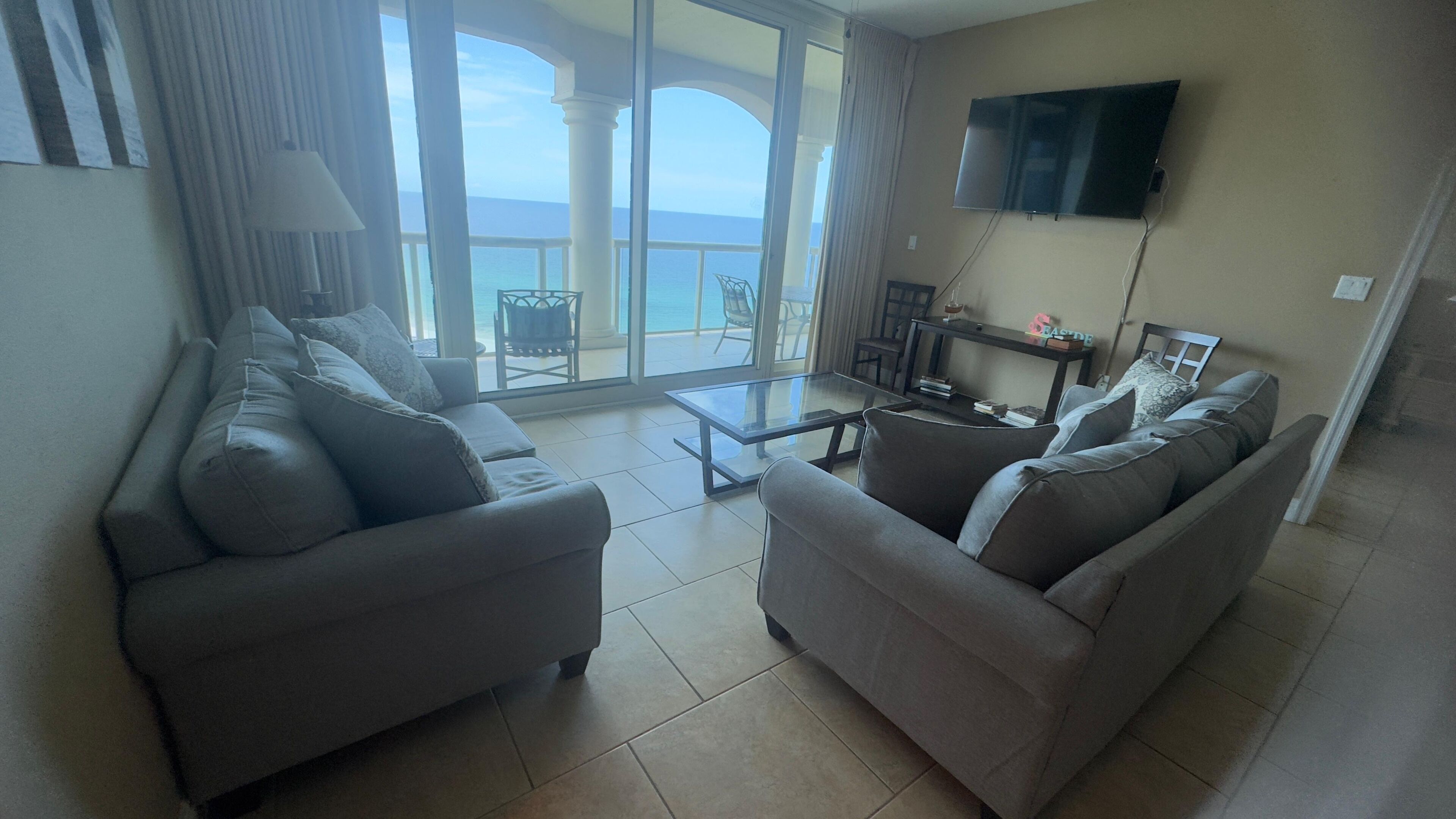 TV, lettore DVD, giocattoli, impianto stereo