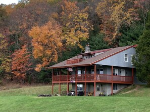 Exterior - Tranquil Secluded Getaway With Spectacular Mountain Views (Kunkletown)