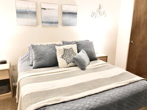 5 bedrooms, desk, WiFi, bed sheets - Tranquil Secluded Getaway With Spectacular Mountain Views (Kunkletown)