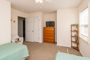 Unclassified image, 4 of 31, button - Flip Flops - Cozy 2nd Row Home - Ocean Views! (Surf City)