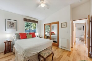 2 bedrooms, iron/ironing board, travel cot, free WiFi