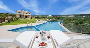 Pool - Villa Aloni with stunning view, infinity pool close to Kissamos, Chania (CHANIA)