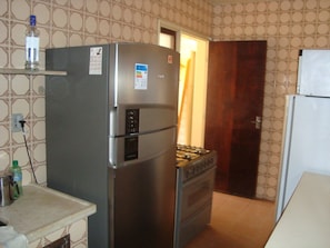 Geladeira, micro-ondas, fogão, cooktop