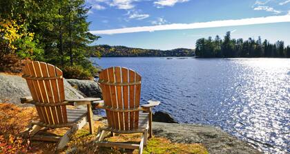 Private 200 feet of lakefront, giant backyard, firepit, canoe, kayaks & more!
