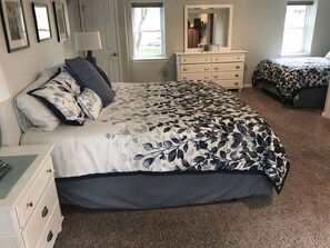 3 bedrooms, desk, iron/ironing board, free WiFi