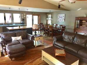 Smart TV, fireplace, DVD player, table tennis