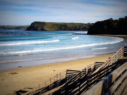 5 Salmon Row, What a position, so close to Smiths Beach!