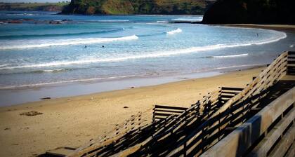 5 Salmon Row, What a position, so close to Smiths Beach!