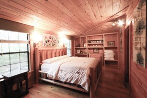 4 bedrooms, desk, iron/ironing board, WiFi