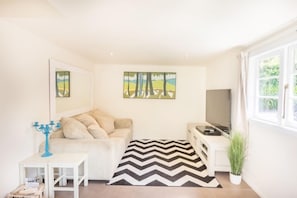 Smart TV, fireplace, video game console, DVD player - Boat Shed at Lake Tarawera - BACH OF THE YEAR (Lake Tarawera)