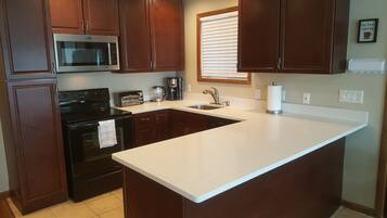 雪櫃、微波爐、焗爐、爐具