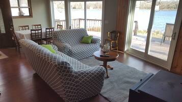 Smart TV, fireplace, Netflix, DVD player