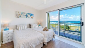 3 bedrooms, desk, iron/ironing board, WiFi - Pippi Beach Penthouse unit with pool, spectacular Ocean views (Yamba)