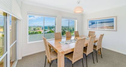 Pippi Beach Penthouse unit with pool, spectacular Ocean views