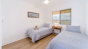 3 bedrooms, desk, iron/ironing board, WiFi - Pippi Beach Penthouse unit with pool, spectacular Ocean views (Yamba)