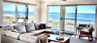 Pippi Beach Kattohuoneisto uima-altaalla, upeat näkymät merelle