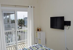 4 bedrooms, iron/ironing board, free WiFi
