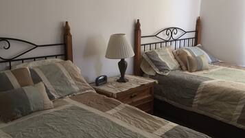 2 chambres, fer et planche à repasser, Wi-Fi gratuit, draps fournis