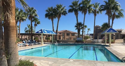 Hermoso condominio de playa con vistas al mar cerca del mar y el golf