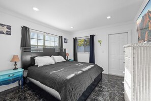 1 habitación, escritorio, tabla de planchar con plancha y wifi 