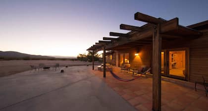 Indian Cove Ranch, Joshua Tree on the Border of National Park-Hot Tub-Pool-WiFi