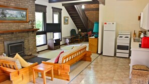 Smart TV, fireplace - KAIGHINS PLACE: Wandiligong (Wandiligong)