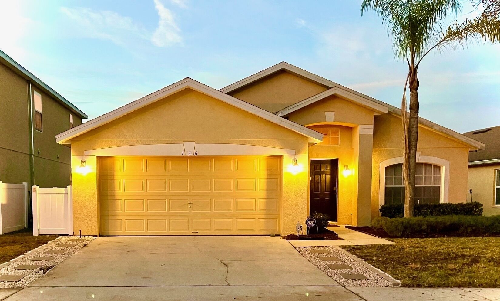Beautiful 5brs/3bath house w/pond view in Orlando area; mins to Disney/Universal