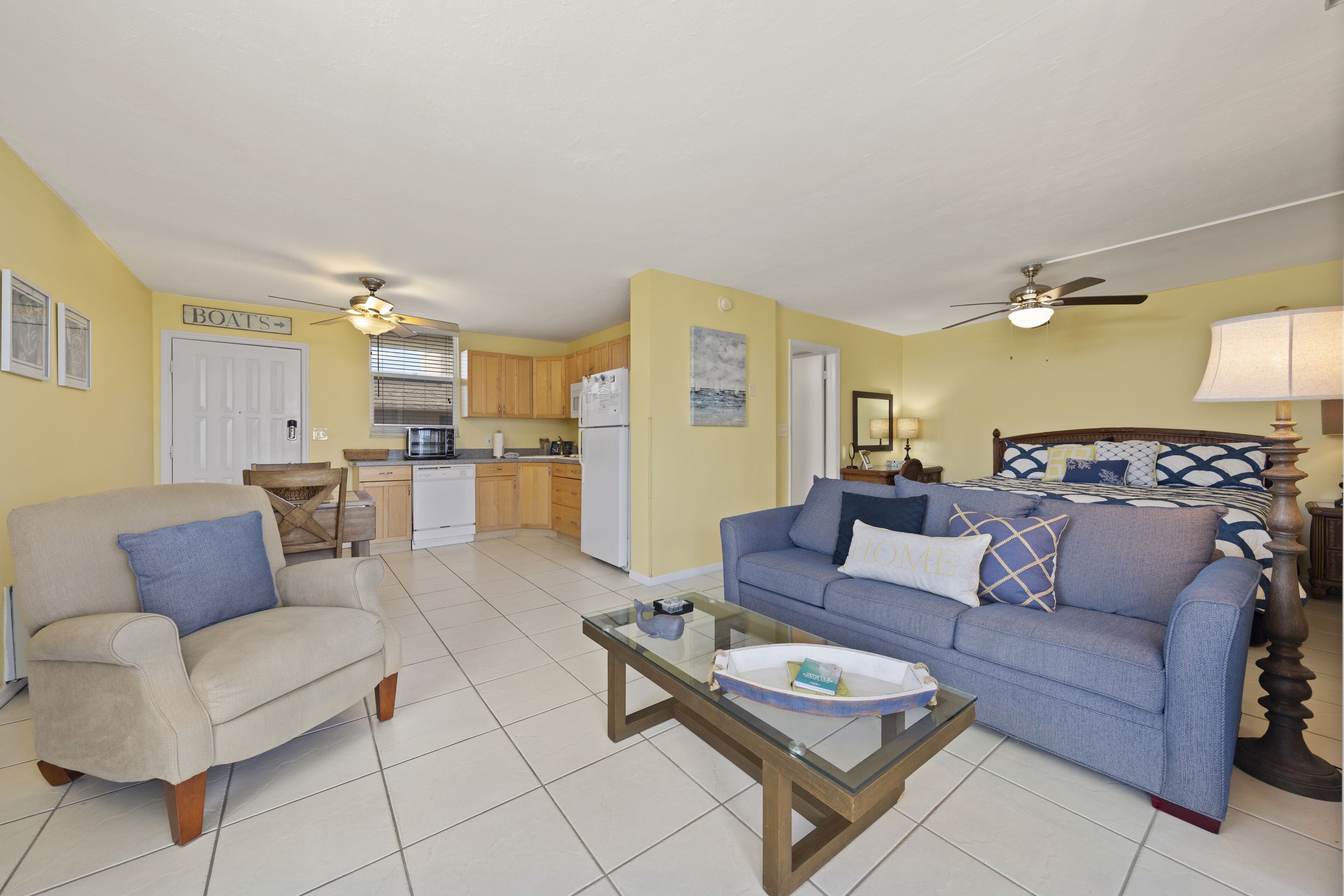 Beautiful 10th floor unit! The beach is close! No pools, tennis or pickleball 