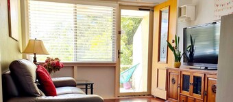 Cosy & Roomy 2BR Home with Enclosed Yard for Pets🐾, Kids ⛹️♀️⛹️& Elders