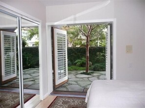 1 dormitorio, tabla de planchar con plancha, wifi y ropa de cama