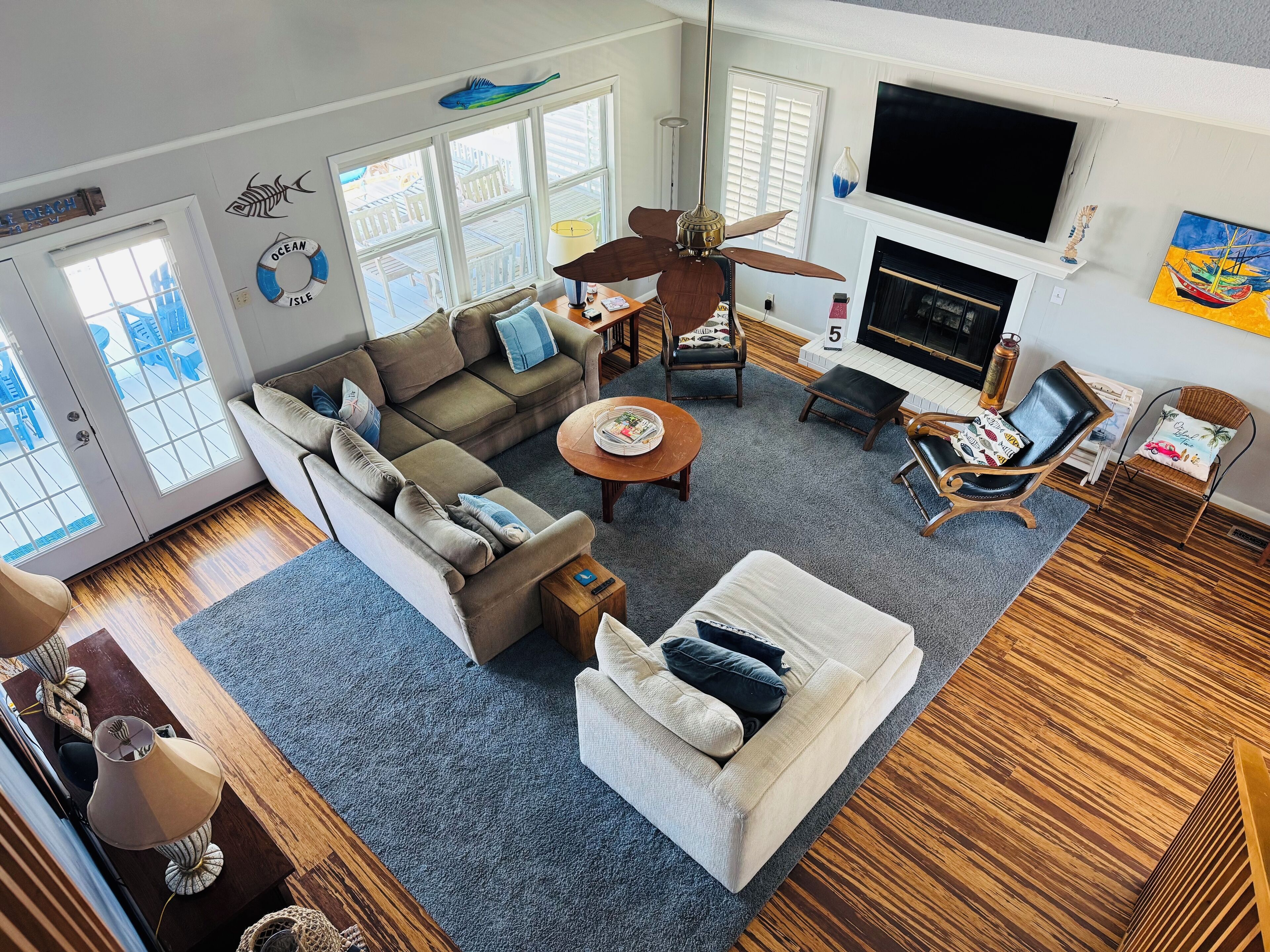 Flat-screen TV, fireplace, DVD player, books