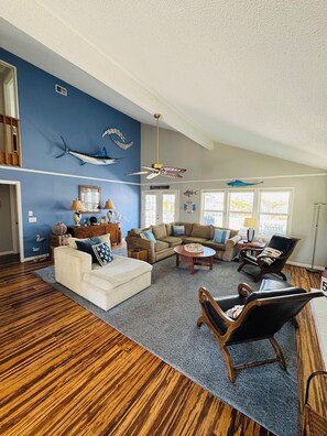 Flat-screen TV, fireplace, DVD player, books
