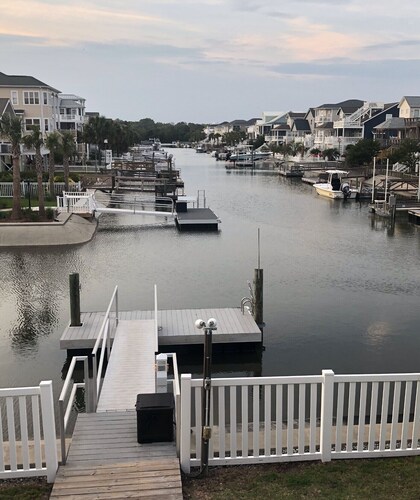 5 Bedroom Canal Cottage - 2 Min Walk To Beach Access - Boat Dock, Hot Tub, Kayak