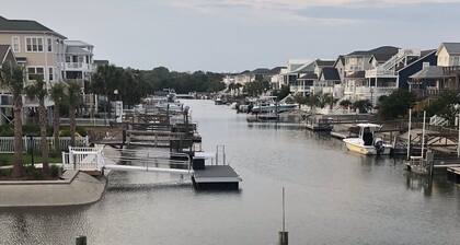 5 Bedroom Canal Cottage - 2 Min Walk To Beach Access - Boat Dock, Hot Tub, Kayak