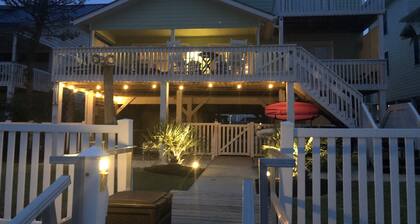 5 Bedroom Canal Cottage - 2 Min Walk To Beach Access - Boat Dock, Hot Tub, Kayak