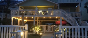 5 Bedroom Canal Cottage - 2 Min Walk To Beach Access - Boat Dock, Hot Tub, Kayak