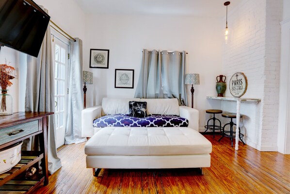 Smart TV, chimenea, Netflix y Hulu 