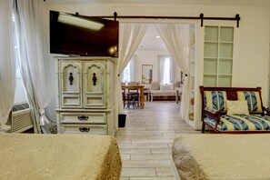 4 bedrooms, in-room safe, desk, iron/ironing board