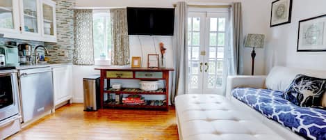 Smart-TV, Kamin, Netflix, Hulu