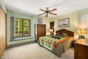3 bedrooms, desk, iron/ironing board, free WiFi