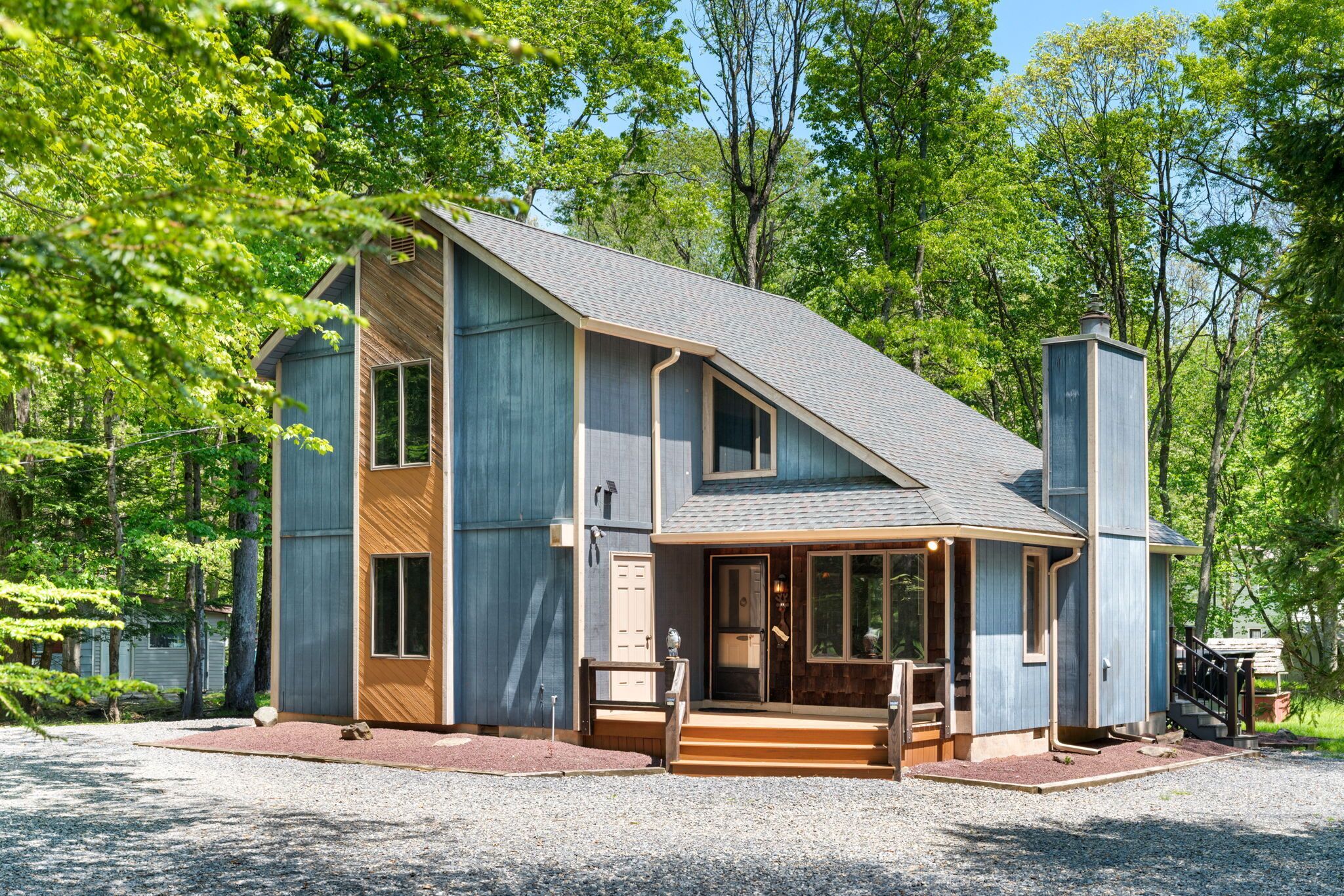 Family Friendly Venue with Private Hot Tub! 2 ml from Whitewater Rafting.