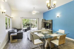 TV - Sea La Vie - Beachside 1 Bedroom Unit #5 (Providenciales)