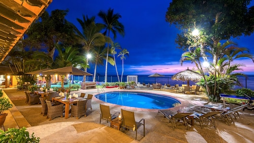 7 bdrm Classic Hacienda on Puerto Vallarta´s best swimming beach, sleeps 24.
